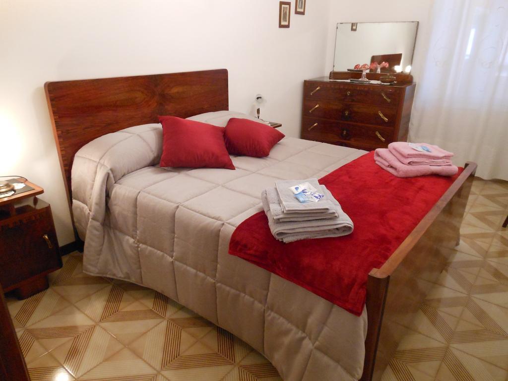 B&B Le Stanze Del Chiostro Serra de' Conti Phòng bức ảnh